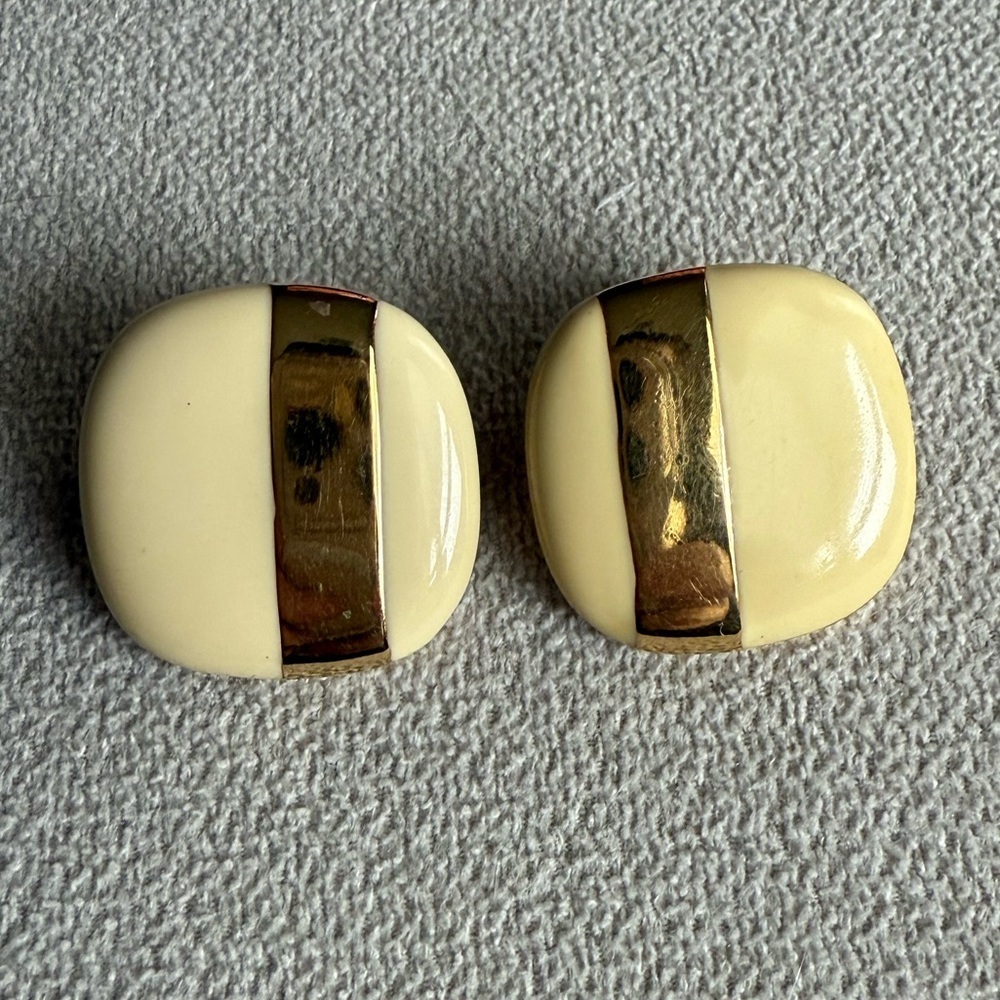 Vintage Monet Cream & Gold Clip-On Earrings – Retro Mod Style